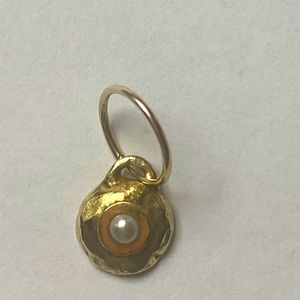 LEE BREVARD GOLD PEARL ROMA • ENDLESS HOOP CHARM EARRING